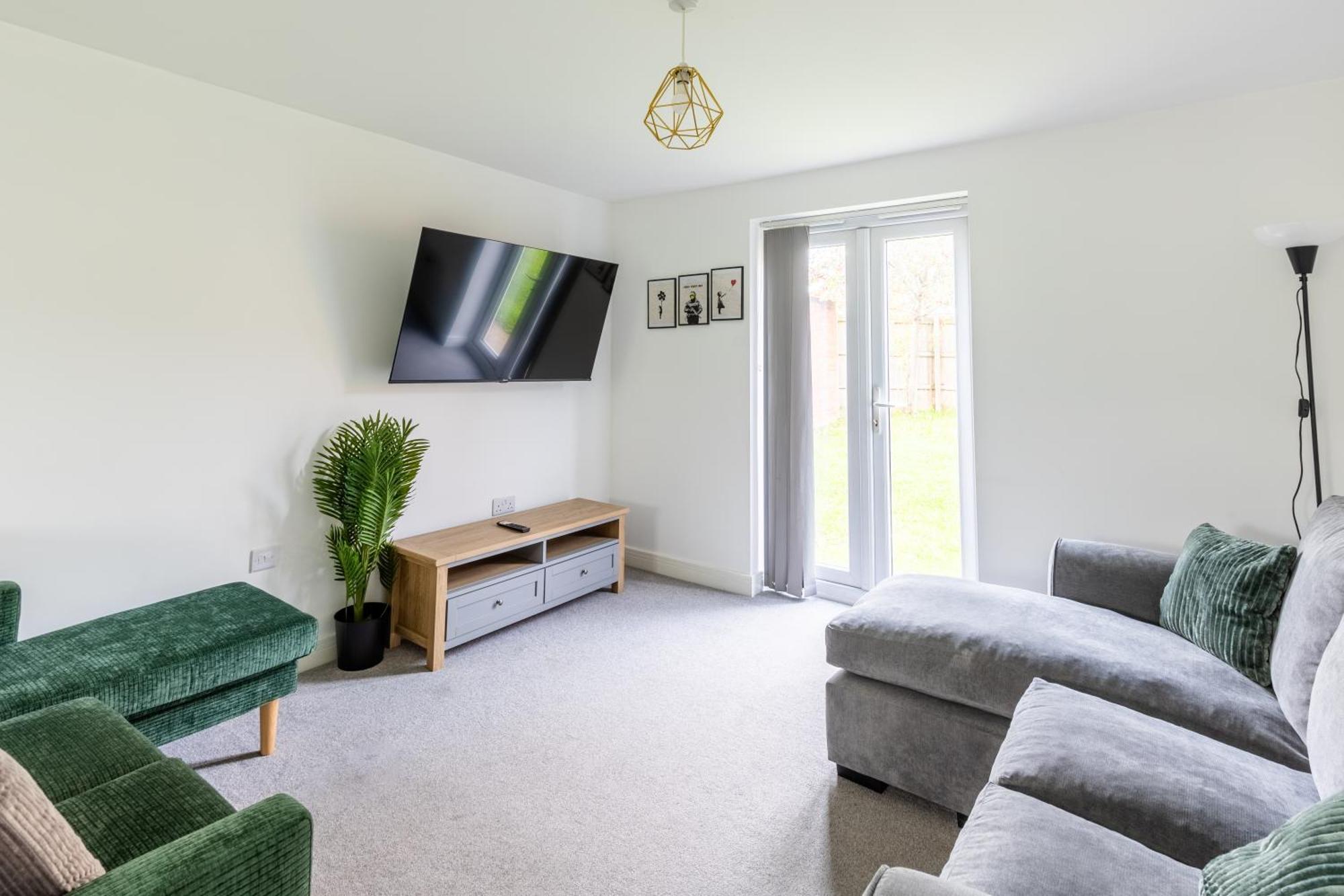 Spacious 4-Bedroom Home Near City Centre With Parking Nottingham Exterior photo